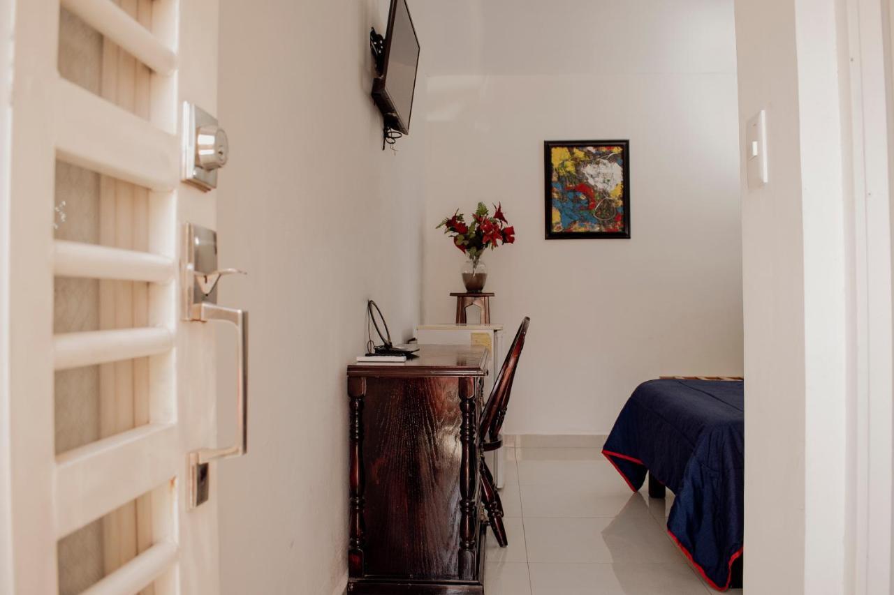 Suites Cervantes Chihuahua Exterior photo